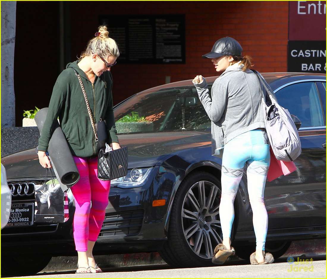 Vanessa-Hudgens-Booty-in-Spandex-1