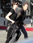 Anne-Hathaway-Booty-3