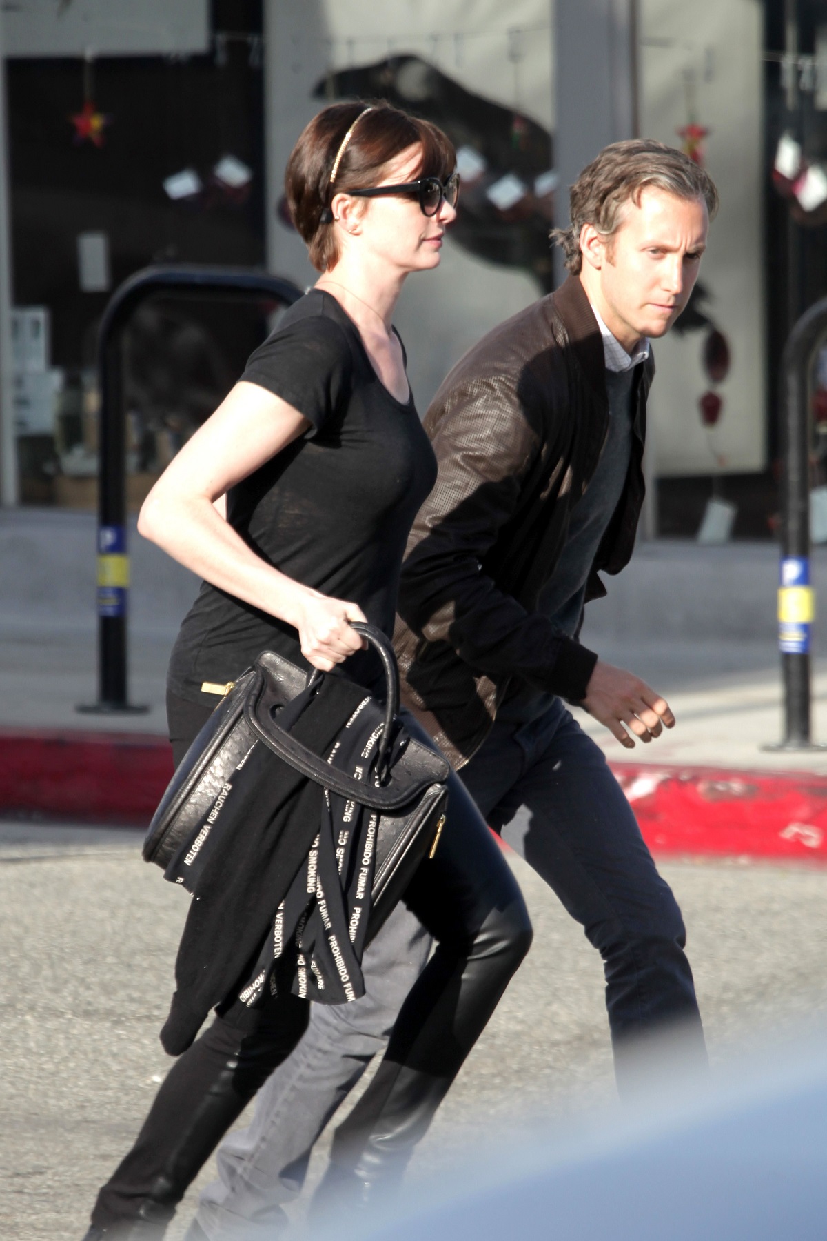 Anne-Hathaway-Booty-3