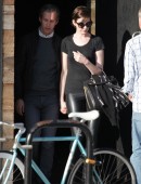 Anne-Hathaway-Booty-4