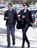 Anne-Hathaway-Booty-6