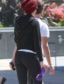 Anne-Hathaway-Booty-in-Tights-41