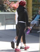 Anne-Hathaway-Booty-in-Tights-42