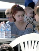 Ariel-Winter-Farmers-Market-12