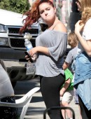 Ariel-Winter-Farmers-Market-4