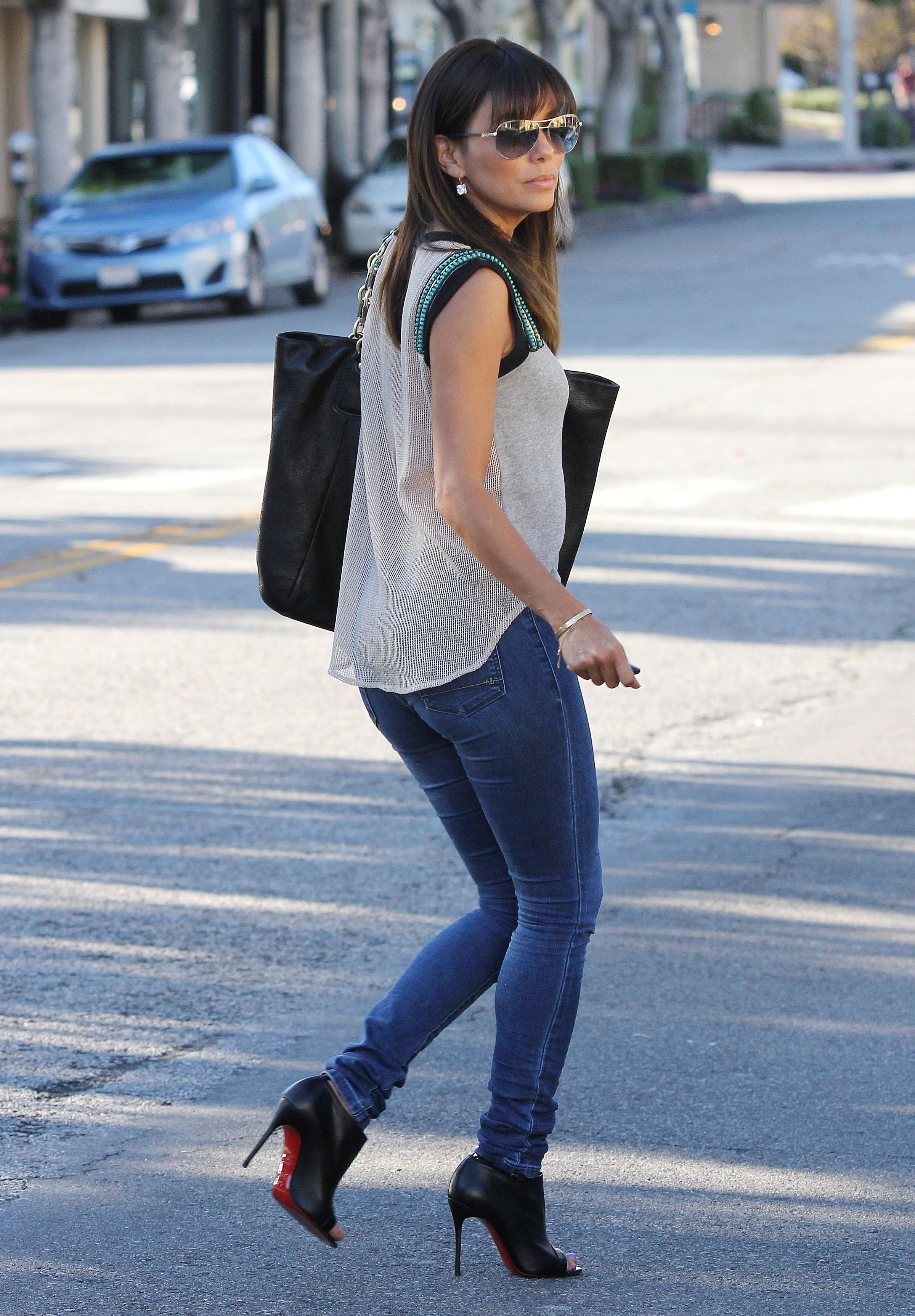 Eva-Longoria-Booty-in -Jeans-2