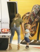 EXCL Hilary Duff in skin tight jeans