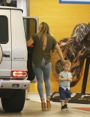 EXCL Hilary Duff in skin tight jeans