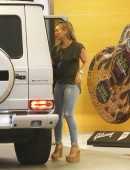 EXCL Hilary Duff in skin tight jeans