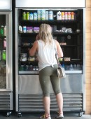 Hilary-Duff-Booty-in-Tights-601