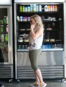 Hilary-Duff-Booty-in-Tights-602