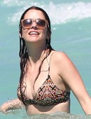 Julie-Gonzalo-Bikini-Miami-4