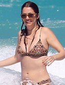 Julie-Gonzalo-Bikini-Miami-6
