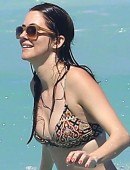 Julie-Gonzalo-Bikini-Miami-7