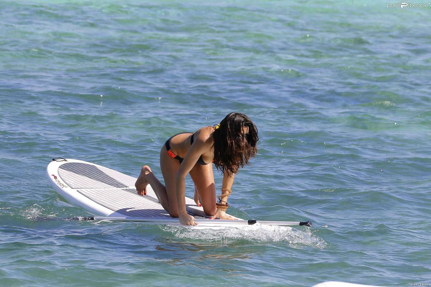 Karine-Ferri-Bikini-Saint-Barth-Beach-4