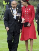 Kate-Middleton-Airport-New-Zealand-8