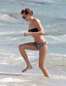 Katie-Cassidy-772