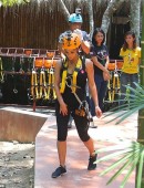 Kendall-Jenner-and-Kim-Kardashian-Ziplining-Thailand-8