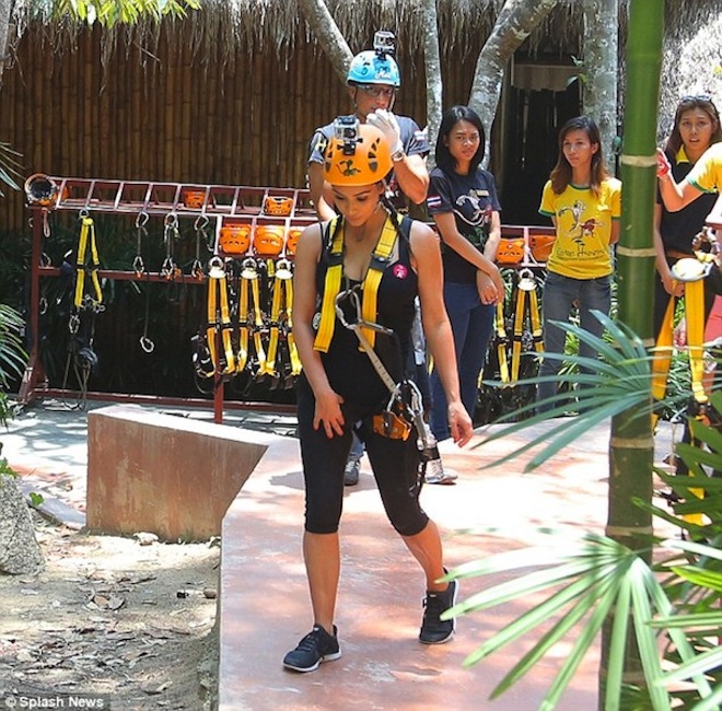 Kendall-Jenner-and-Kim-Kardashian-Ziplining-Thailand-8