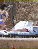 Kourtney Kardashian Showing Off Her Sexy Bikini Body