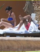 Kourtney Kardashian Showing Off Her Sexy Bikini Body