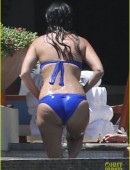 Kourtney Kardashian Showing Off Her Sexy Bikini Body