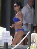 Kourtney Kardashian Showing Off Her Sexy Bikini Body