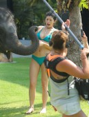 EXCLUSIVO PREMIUM: Kris Jenner recebe beijinho de elefante