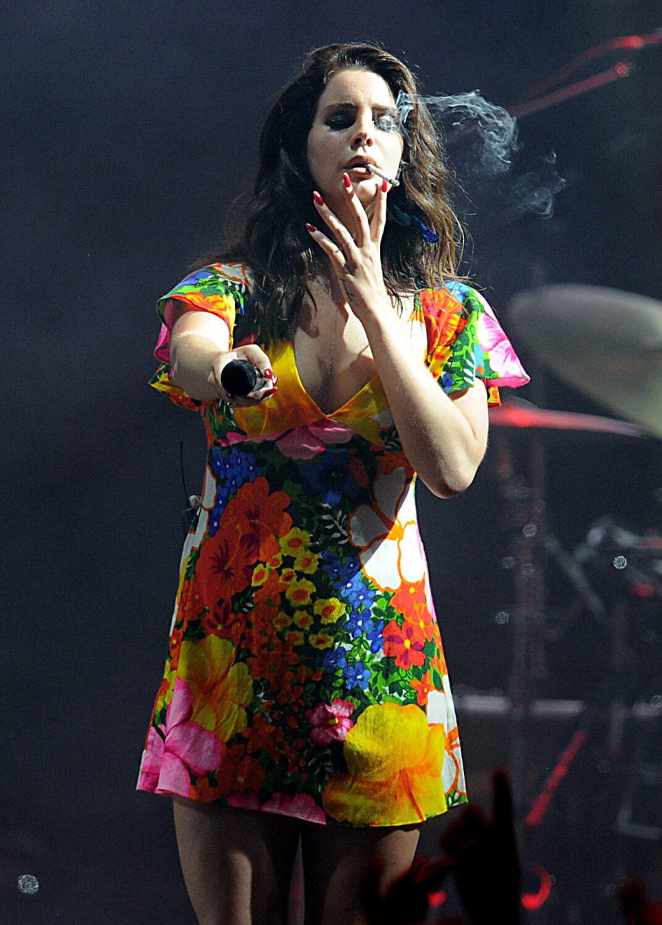Lana-Del-Rey-Performing-Coachella-12