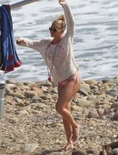 LeAnn-Rimes-in-Bikini-11