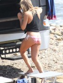 LeAnn-Rimes-in-Bikini-18
