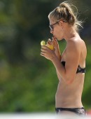 Maria-Sharapova-in-Bikini-in-Cancun-15