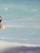 Maria-Sharapova-in-Bikini-in-Cancun-4