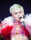 Miley-Cyrus-Bangerz-Tour-Bell-Center-Montreal-QC-10