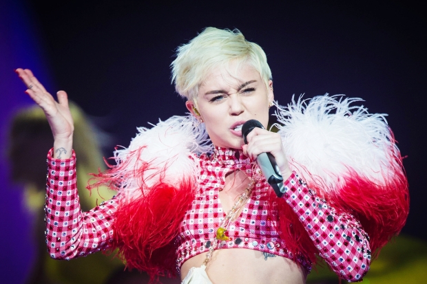 Miley-Cyrus-Bangerz-Tour-Bell-Center-Montreal-QC-10