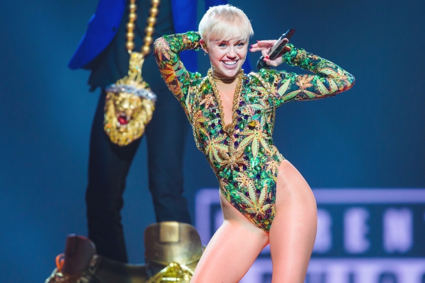 Miley-Cyrus-Bangerz-Tour-Bell-Center-Montreal-QC-13