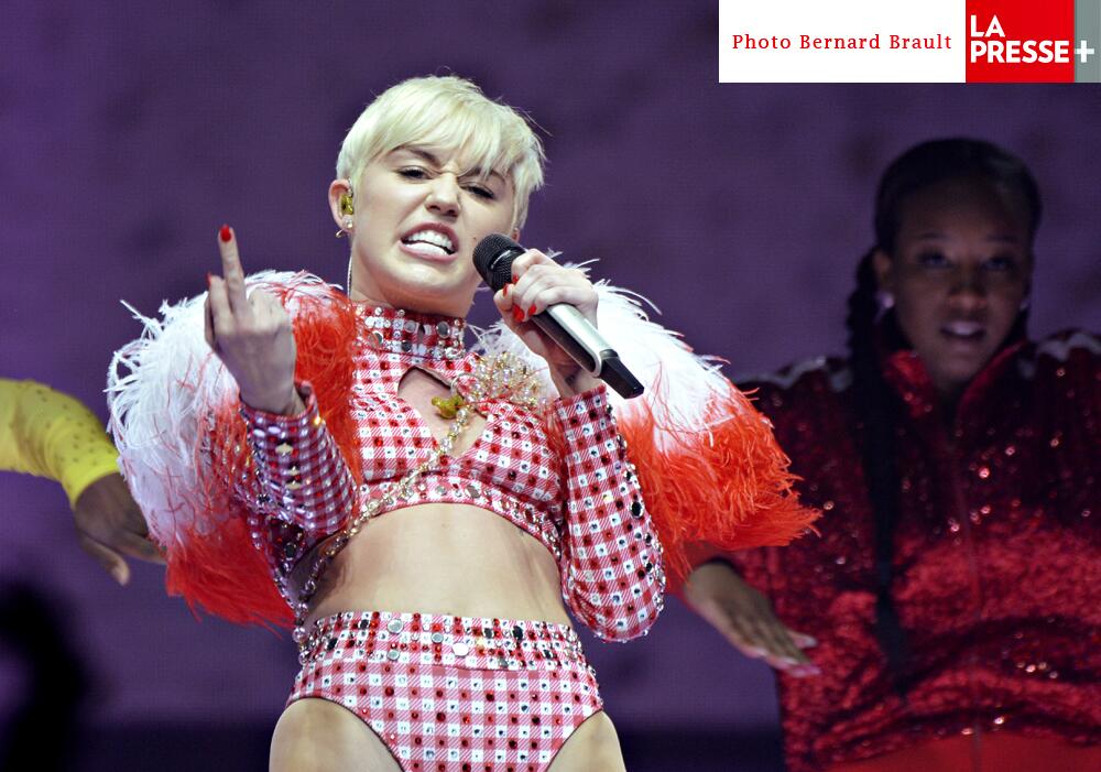 Miley-Cyrus-Bangerz-Tour-Bell-Center-Montreal-QC-3