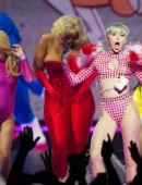 Miley-Cyrus-Bangerz-Tour-Bell-Center-Montreal-QC-6