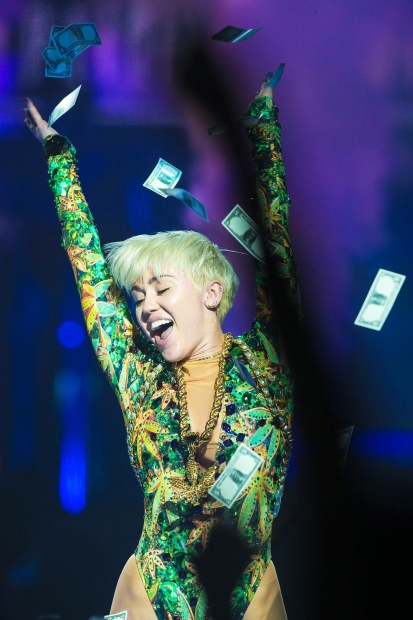 Miley-Cyrus-Bangerz-Tour-Bell-Center-Montreal-QC-7