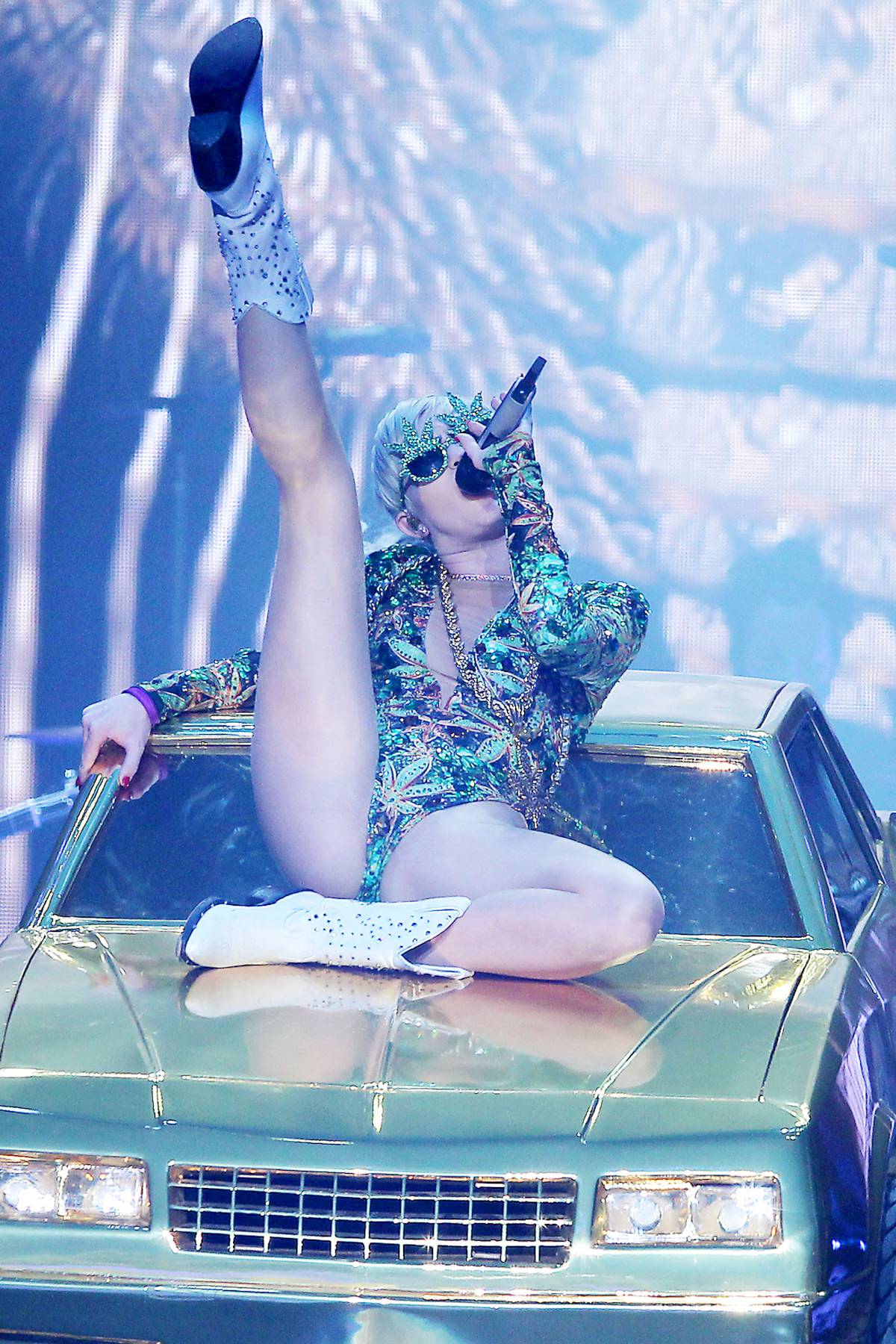 Miley-Cyrus-Rutherford-10