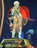 Miley-Cyrus-Rutherford-15