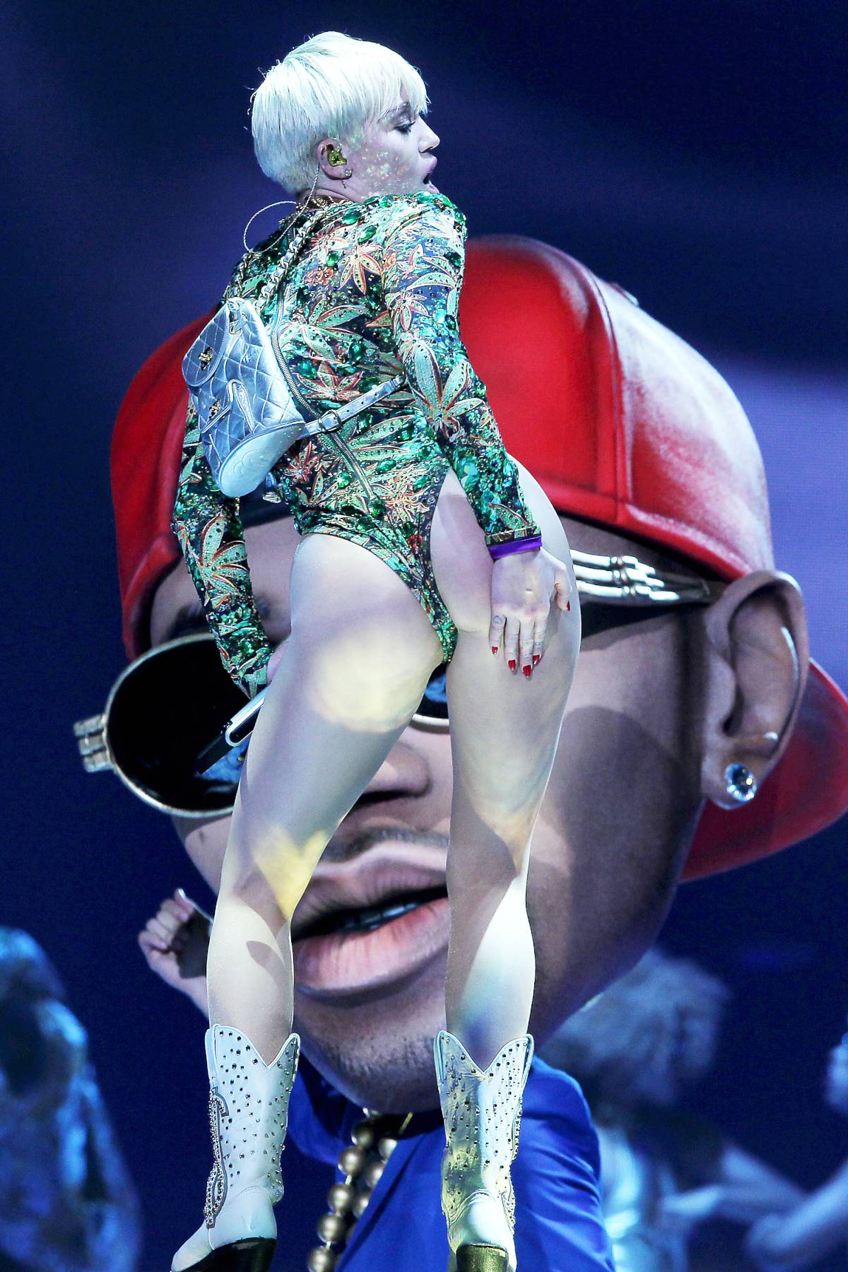Miley-Cyrus-Rutherford-18
