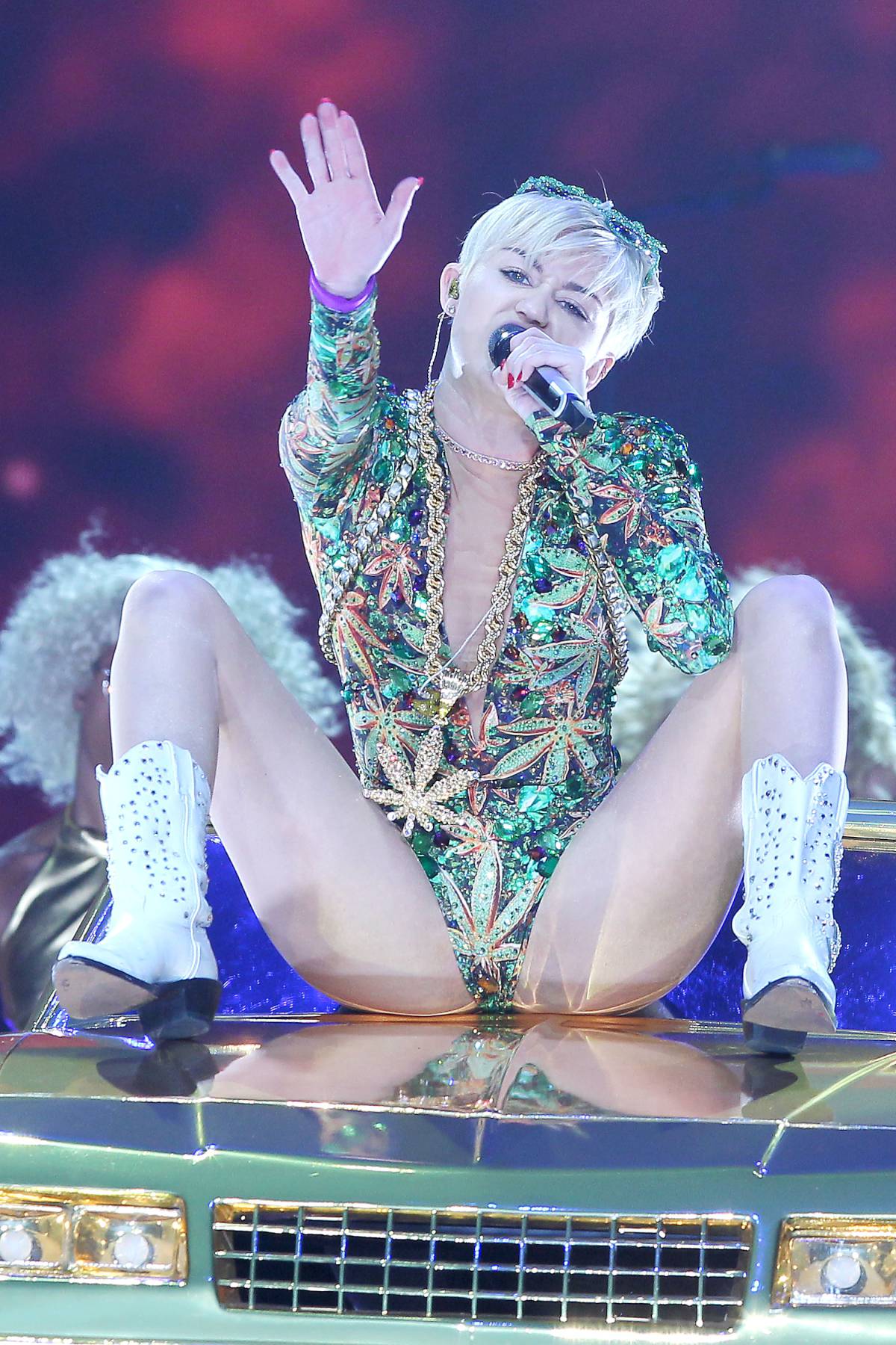 Miley-Cyrus-Rutherford-3
