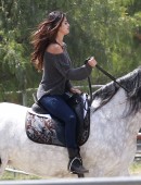Selena-Gomez-Horseback-Riding-LA-9