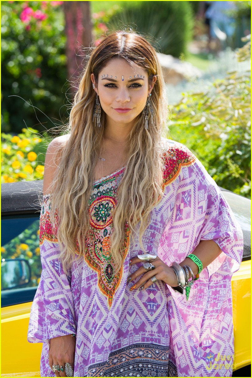 Vanessa-Hudgens-McDonalds-Stingray-Desert-Pool-Party-4