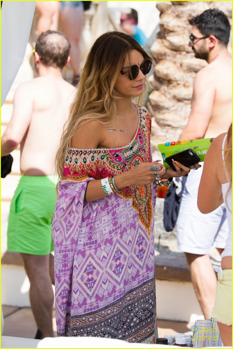 Vanessa-Hudgens-McDonalds-Stingray-Desert-Pool-Party-7