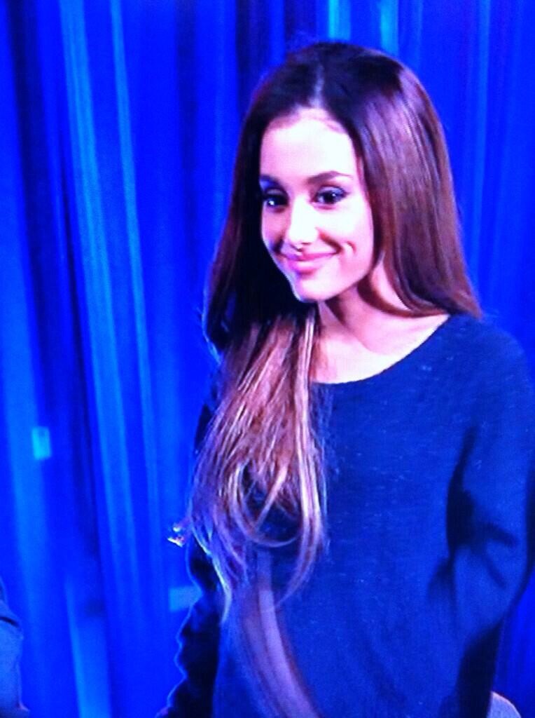 Ariana-Grande-Leggy-American-Idol-2