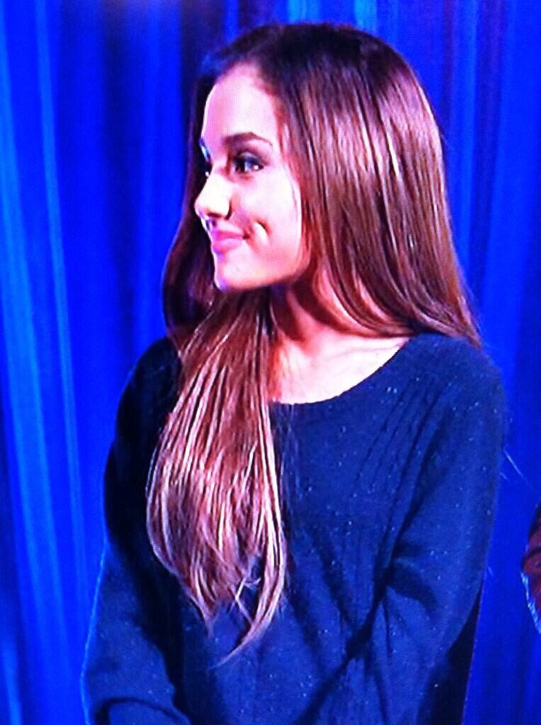 Ariana-Grande-Leggy-American-Idol-3