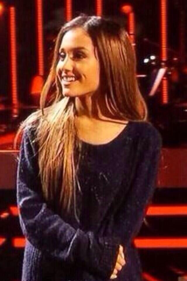 Ariana-Grande-Leggy-American-Idol-4
