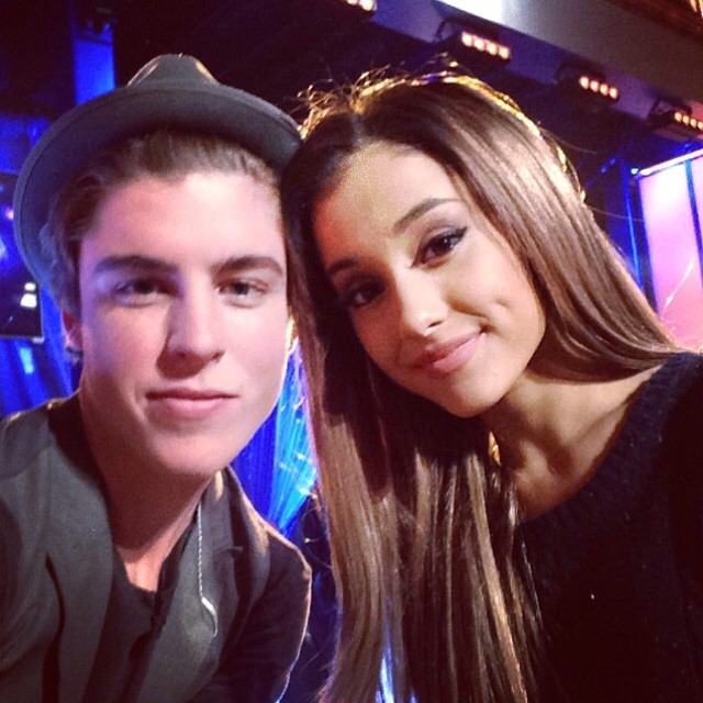 Ariana-Grande-Leggy-American-Idol-7